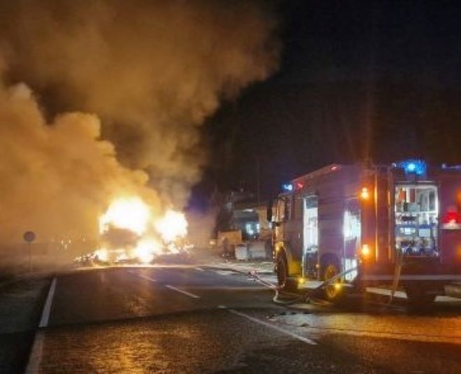 Къща и кола горяха посред нощ в Монтана съобщиха от