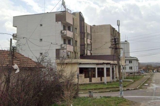 За пореден път! ЧСИ обяви на търг хотел в Монтанско