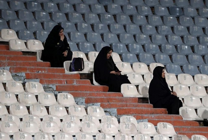 Иранска футболна фенка почина след като преди седмица се самозапали