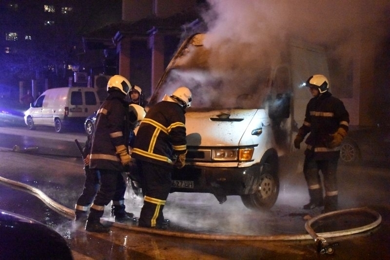 Бус Мерцедес е бил запален в Белоградчик съобщиха от областната