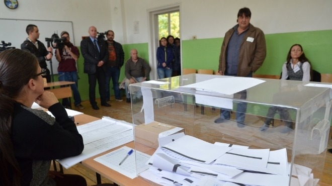 Готов е графикът за изплащане на възнаграждения на секционните избирателни