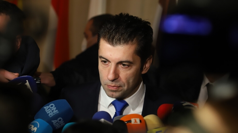 Премиерът Кирил Петков отиде в Прокуратурата със списък с 19