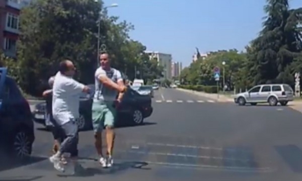 Грозни сцени от кръстовище в Бургас предизвикаха възмущение в социалните