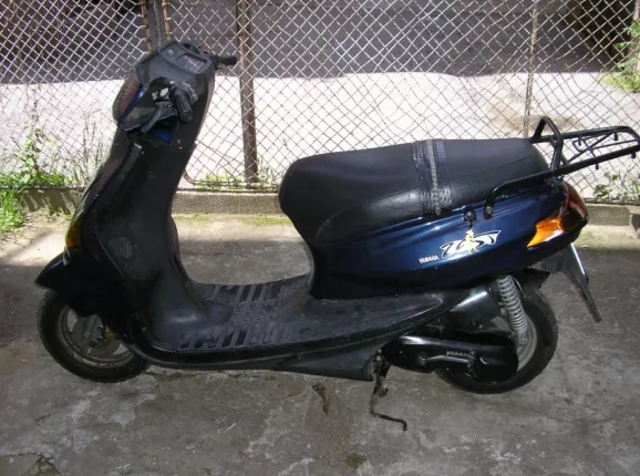 Двама неправоспособни са заловени да карат мотори без номера във