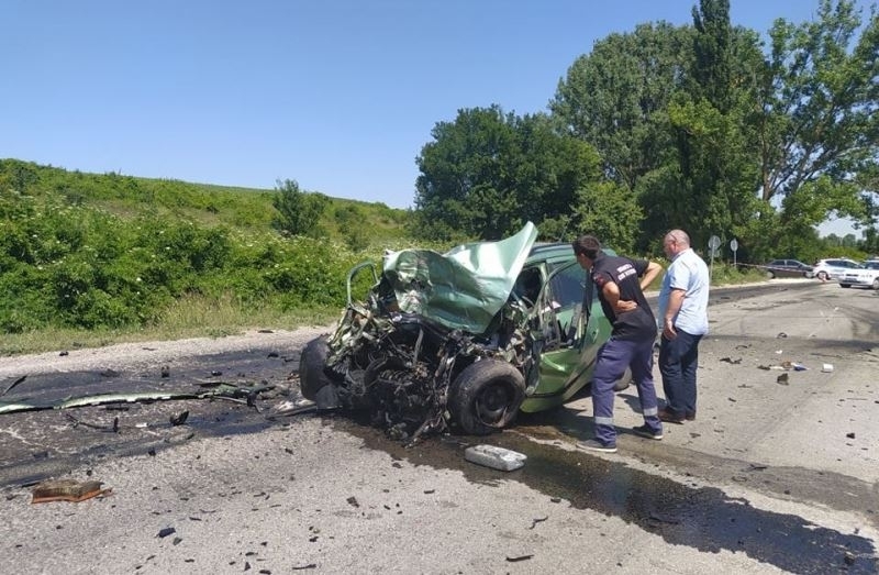 Загинал е един от водачите участвали в тежката катастрофа в