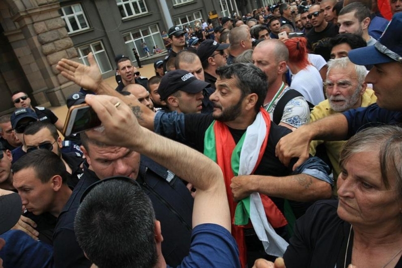 Протестът на животновъдите от цялата страна пред Министерския съвет доведе