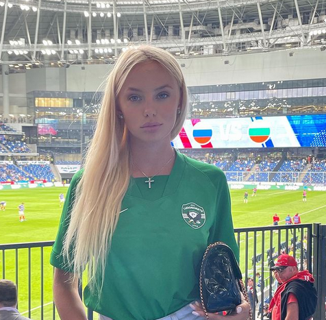 Руският модел Таня Мирошина бе една от красавиците на трибуните