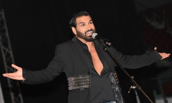 На 17 октомври Азис може да се раздели с луксозен