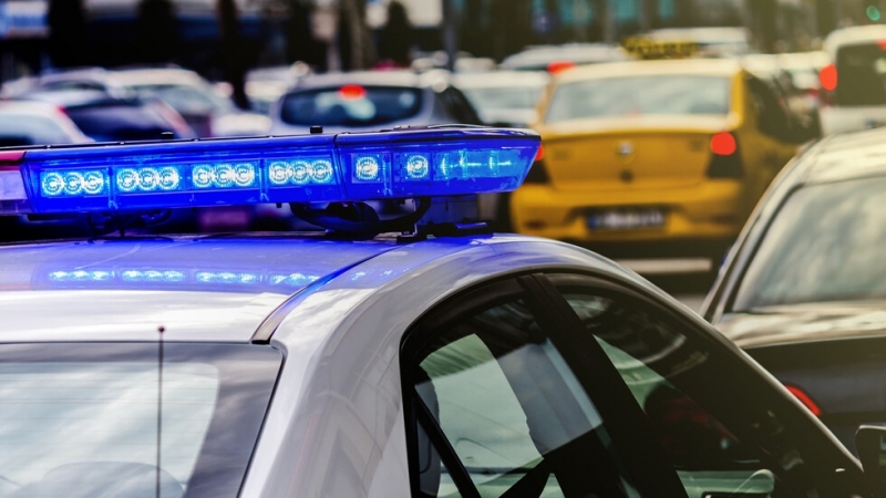 Задържаха мъж разбил вратата на детска градина в Кърджали заплашил