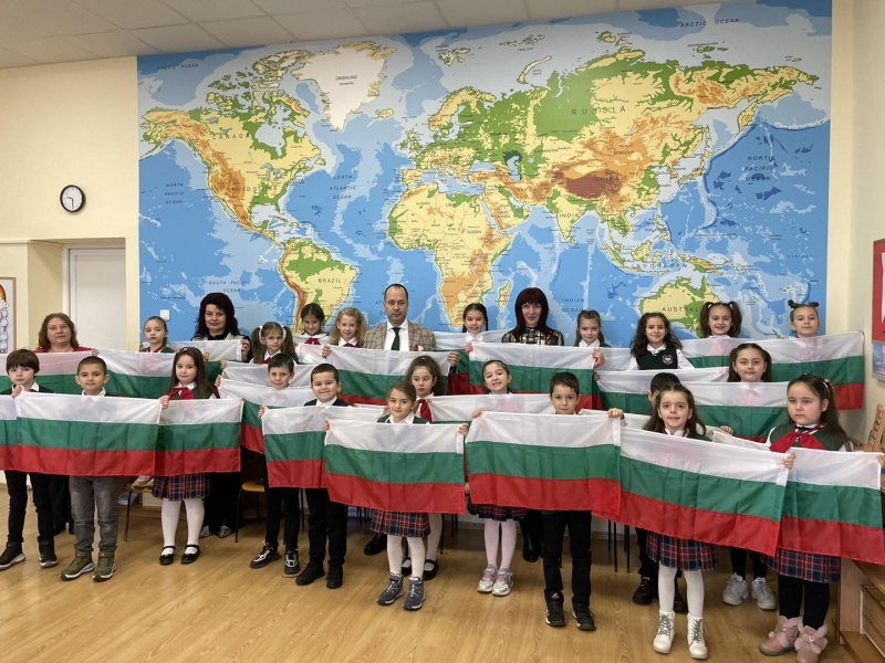 В навечерието на Националния празник над 600 първокласници от Враца