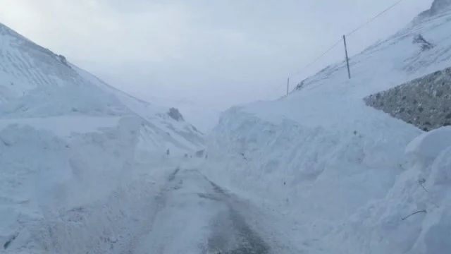 Двама души загинаха при лавина в източния турски град Ерзурум