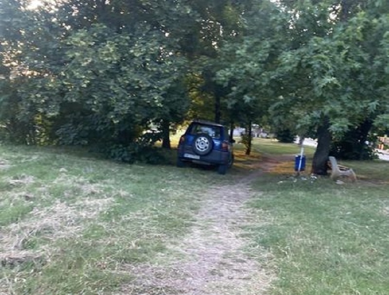 Врачани изреваха от нагло паркиране в един от парковете в