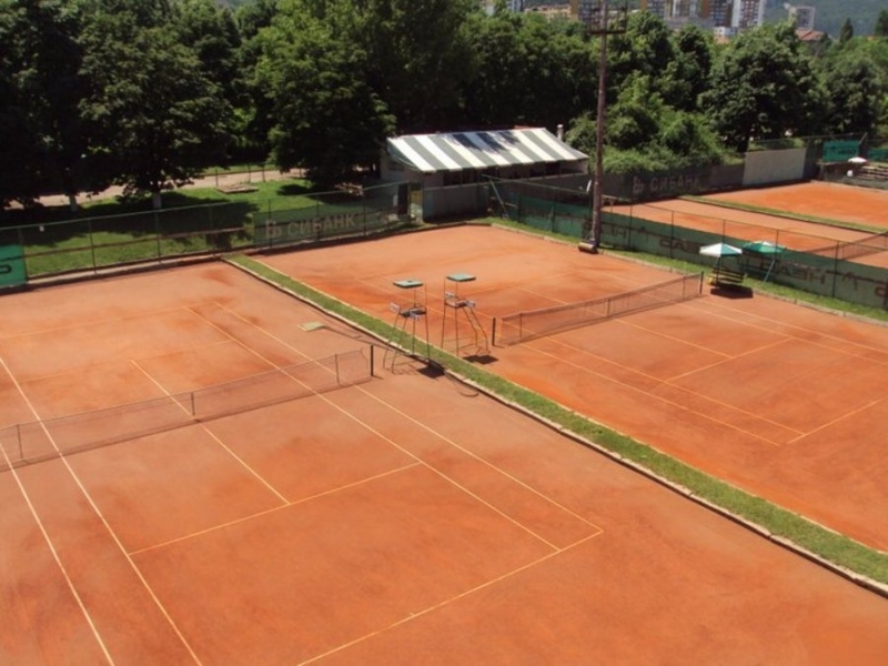 Tърсят кой да вземе под наем тенис кортовете във Враца