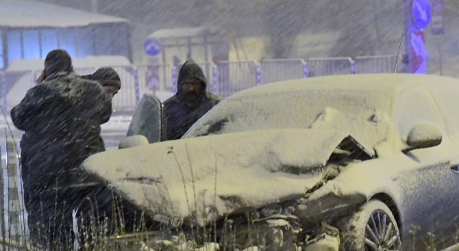Тежка катастрофа е станала снощи в София два автомобила
