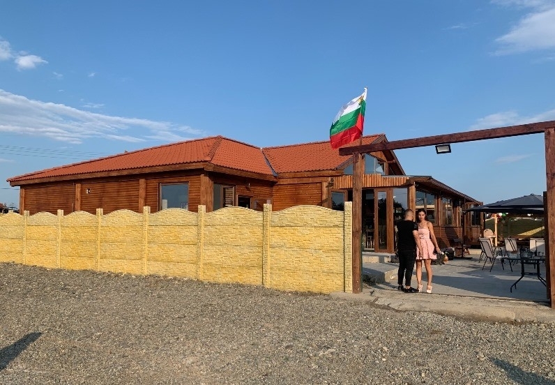 Млади хора отвориха ресторант в Нефела, в който ще предлагат храна с вкуса от нашето детство /снимки/