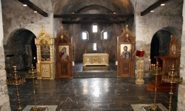 Пари от кутия за дарения и от касата на молитвен