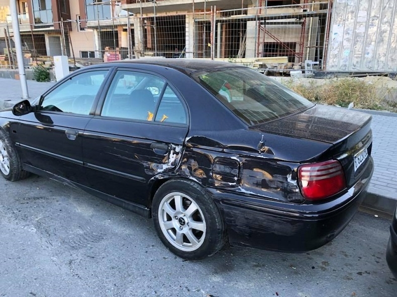 Пиян на кирка се заби в паркирана кола в Монтанско