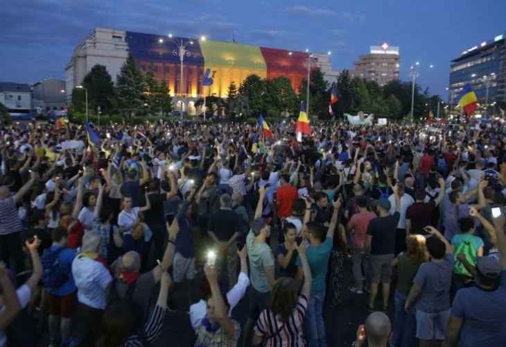 Без инциденти протече втората вечер на антиправителствени протести в Румъния.