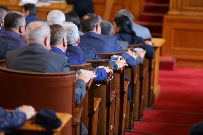 Близо 135 хиляди лева глоби за депутатите сочи равносметката на