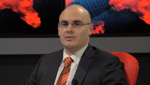 До ректора на Софийския университет в сряда са подадени три