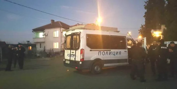 Около 50 годишен мъж е прострелян снощи в село край Гоце