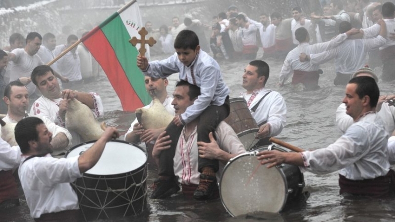 На 6 януари църквата чества Кръщението на Исус Христос от