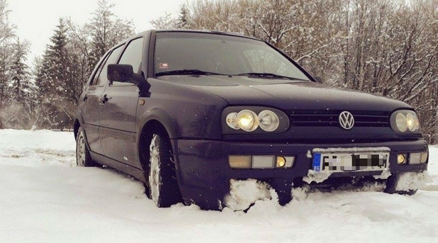 Лек автомобил Фолксваген Голф на 57 годишен мъж от Монтана е