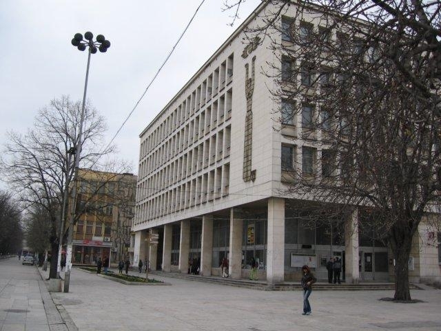 Данъкът върху моторните превозни средства остава на предвидения Закона за