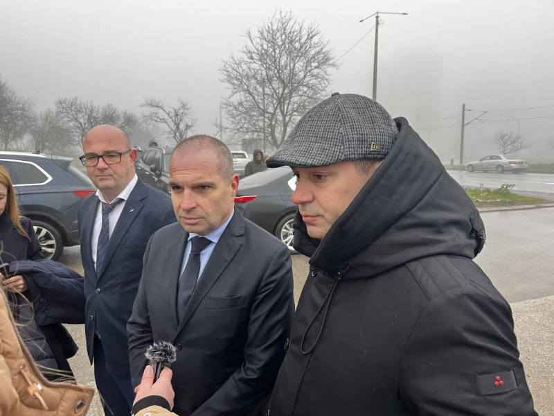 Националната компания Железопътна инфраструктура изгражда двуметрови огради които да попречат