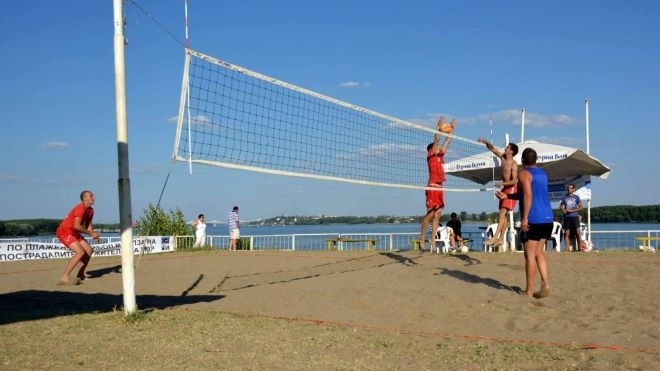 Организираха благотворителен турнир по плажен волейбол във Видин, научи BulNews.
Вчера