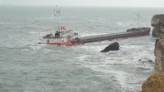 Потънала е част от кораба Вера Су който заседна край