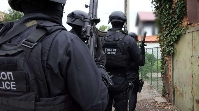 Полицията във Велико Търново извършва проверка в сградата на ДГС