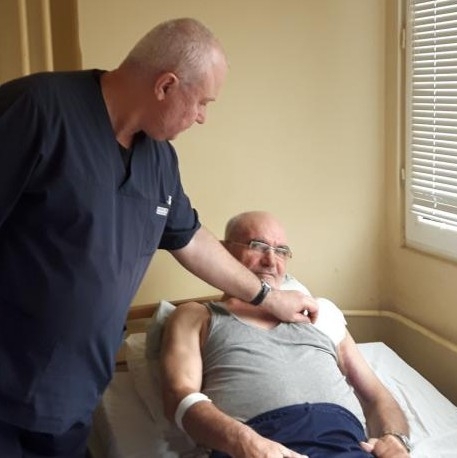 Съдови хирурзи от УМБАЛ Бургас отстраниха тумор с големина 35