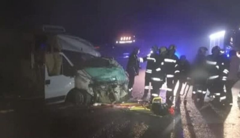 12 годишно момче и шофьорът на буса са с опасност за