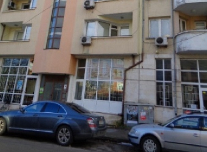 Частен съдебен изпълнител сложи на тезгяха магазин и офис във