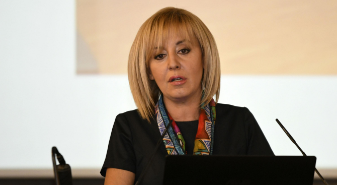 Мая Манолова подава оставка като национален омбудсман и влиза в битката за София