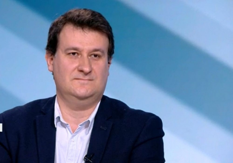 Вероятно има интереси за пълен контрол над вътрешното министерство затова