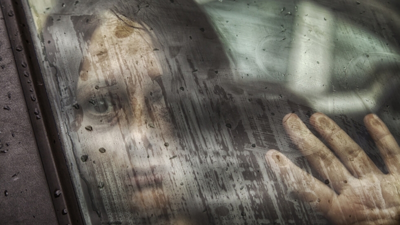 Мъж открадна кола докато в нея били две деца научи