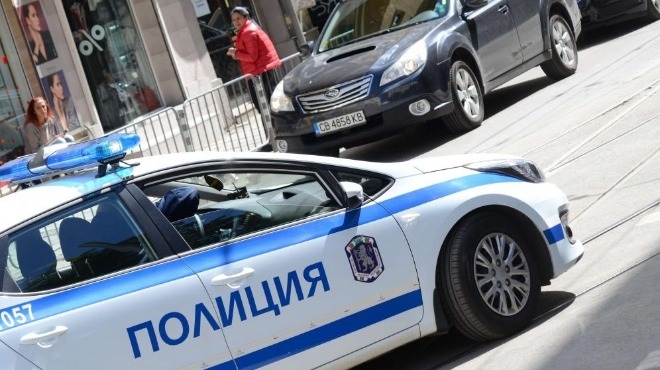 Безжизнено тяло на мъж в кола е открито на бул