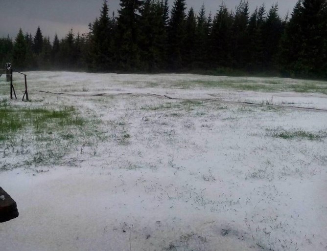 Невиждана градушка в района на хижа Преспа в Преспанския дял