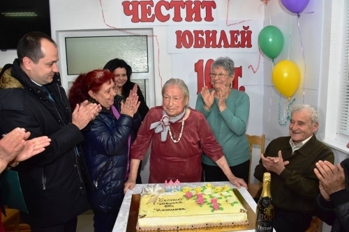 Катинка Найденова от Дома за стари хора Зора във Враца