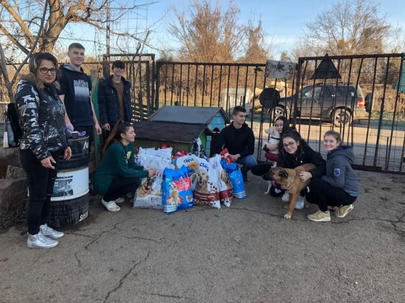 Една различна коледна изненада подготвиха ученици от ППМГ Акад Иван