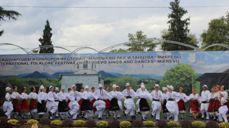 Първо място завоюваха танцьорите от фолклорна студия Северняци на Шестнадесетия