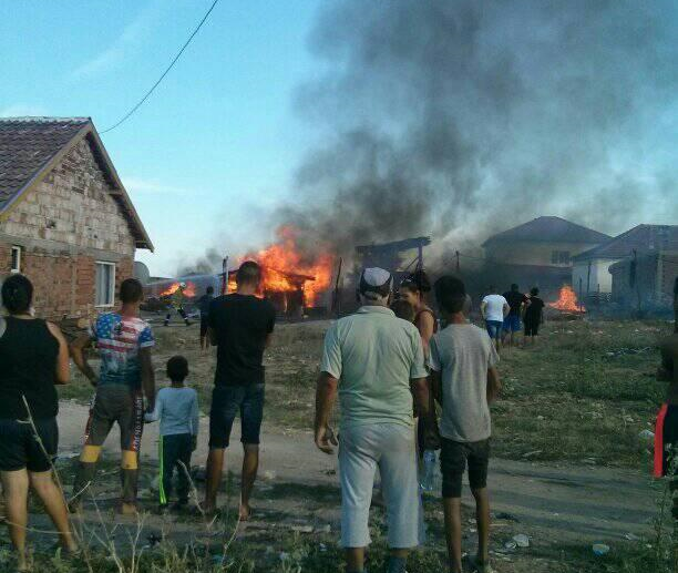 Пожар лумна в циганската махала в Монтана предадоха от пресцентъра