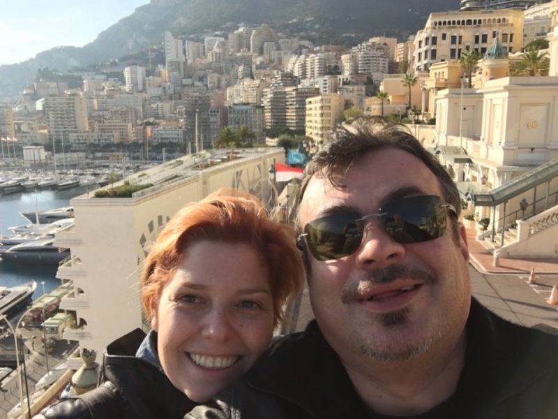 Само преди часове обаче на личния профил на Ласкин се