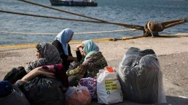 Най-малко 58 мигранти се удавиха, когато лодката им потъна близо