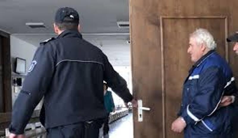 Служители на реда са задържали възрастен мъж в Монтанско заради