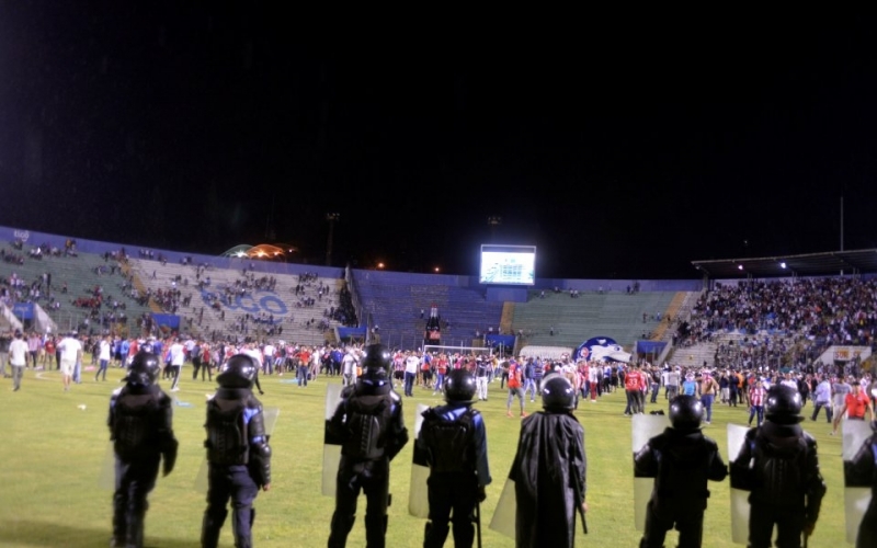 Трима души са загинали а най малко десет са ранени и