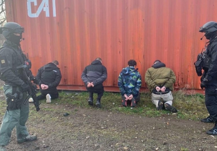 Задържаха 4 ма по време на спецакцията Бяло в Монтанско Полицейската