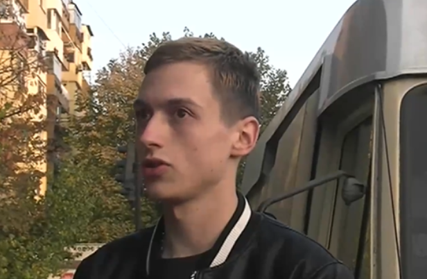 Клип с побой и унижение на младо момче взриви социалните